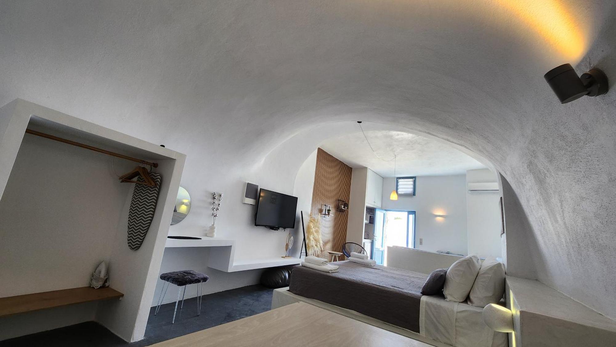 Euphoria Suites & Deluxe Studios Fira  Exterior foto